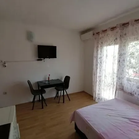 Studio Room *